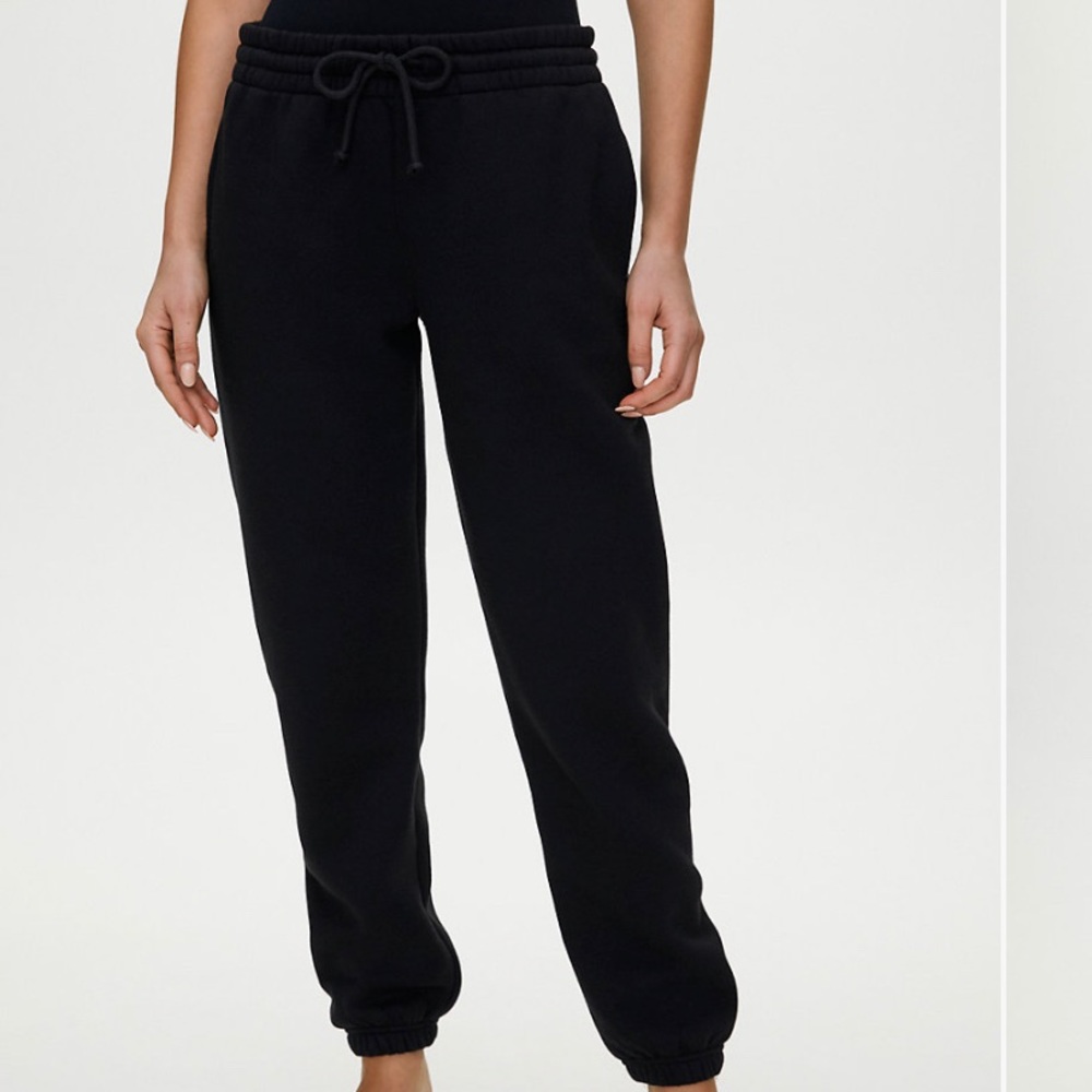 Black TNA aritzia boyfriend sweatpants